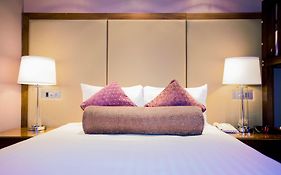 Sandman Signature London Gatwick Hotel